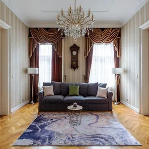  Apartment Luxury Next To The New York Cafe